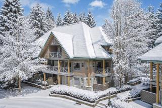Luxury 3-Bed Whistler Village - Private Hot Tub - 9