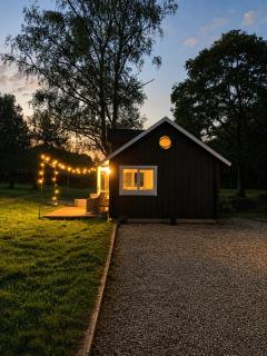 Scandi style Cabin in large garden beautiful views - 0