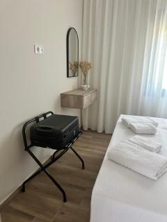 3Triaina Downstairs Apartment - 4