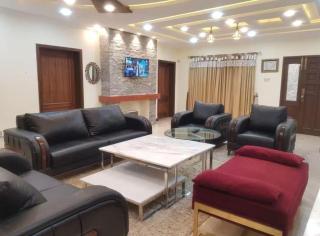 Cozy Changla Gali Cottage - Secluded Stays - 2