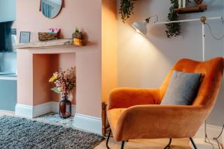 Charming Victorian Terrace near City with Free Parking - 2