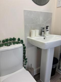 Modern Wixams Bedford House 3 Single Beds Free Parking - 6