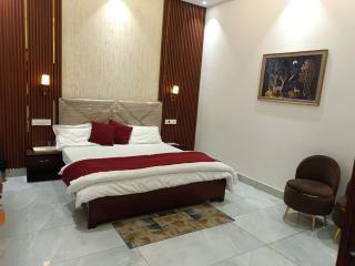 Hotel Deepjot - 1