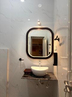 Vintage Vibe Private Room in Varanasi and Kitchen - 2