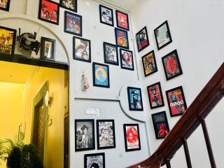 Vintage Vibe Private Room in Varanasi and Kitchen - 5