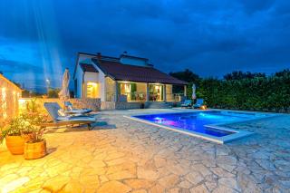 Holiday House Paula sa privatnim grijanim bazenom na mirnoj lokacija blizu mora - Privlaka (Brevilacqua) - 8
