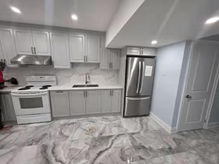The 40 Minnacote Avenue Basement Residence - 3