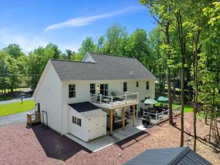 Happy House - Hot Tub Steam Shower & Game Room - 7