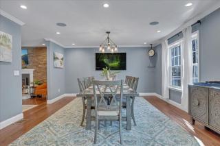 Happy House - Hot Tub Steam Shower & Game Room - 5