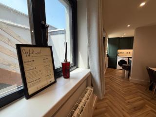 Modern 2BR Apt - Prime Portrush Location - Sleeps 5 - 2