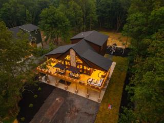 Pool Hot Tub Sauna Game Room Luxury and More - 6