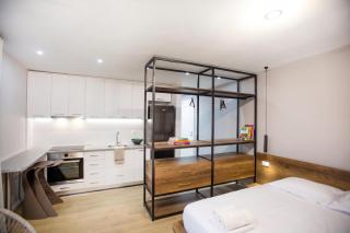Enjoy Tirana 4BR & BBQ Terrace at Blloku - Central Tirana - 8