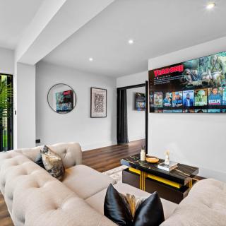 Stylish 3 Bed House - Garden - Parking - Outdoor Play Space - Netflix 17P - 2