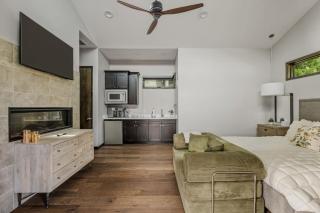 Charming Lakeside Cabin - BBQ Grill - Pickleball - 5