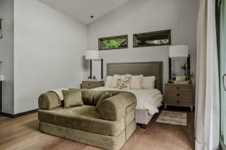 Charming Lakeside Cabin - BBQ Grill - Pickleball - 2