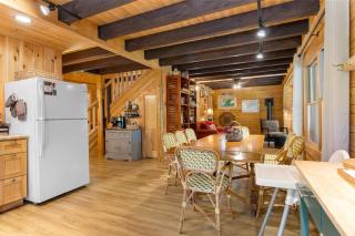 Amazing All-Season Sprucewold Cabin w/ Private Beach Club Access Dog-friendly - 9