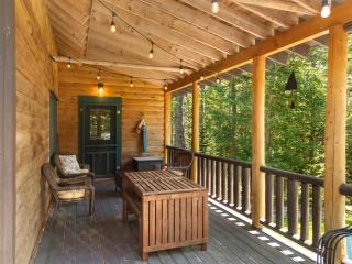 Amazing All-Season Sprucewold Cabin w/ Private Beach Club Access Dog-friendly - 2