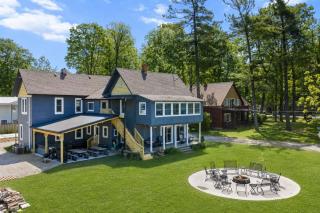 Rare 9BR Luxury Retreat Hot Tub Game Room - 0