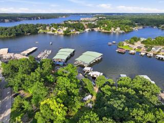 Charming Lakefront House Near Shorty Pants at 21mm - 6