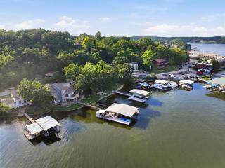 Charming & Cozy Waterfront Cabin at 21mm Near Shorty Pants - 5