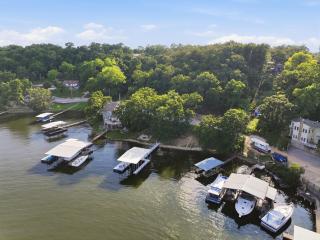 Charming & Cozy Waterfront Cabin at 21mm Near Shorty Pants - 4