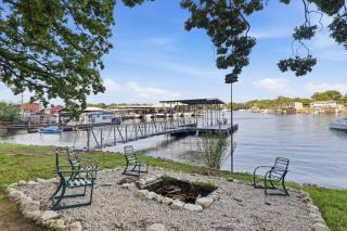 Charming & Cozy Waterfront Cabin at 21mm Near Shorty Pants - 1