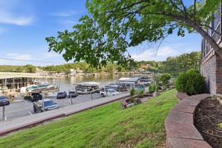 Family-Friendly Lakefront Home Near Shorty Pants Bar | 21 MM - 2