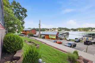 Charming Lakefront House Near Shorty Pants at 21mm - 4