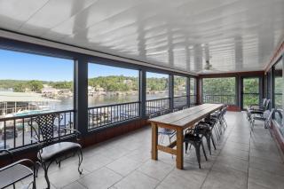 Family-Friendly Lakefront Home Near Shorty Pants Bar | 21 MM - 1