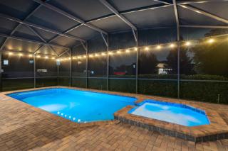 8BR Villa! Free Arcade, Pool, Spa Windsor Westside - 8