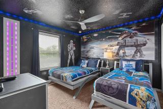 8BR Villa! Free Arcade, Pool, Spa Windsor Westside - 5