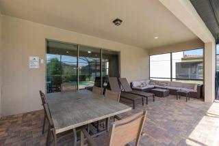 8BR Villa! Free Arcade, Pool, Spa Windsor Westside - 1