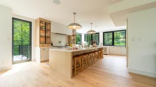 Twin Peaks - luxury ski in ski out holiday chalet - 4