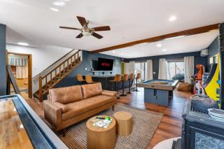 Poconos Lakefront Hot tub,Sauna, Firepit, Kayaks - 3