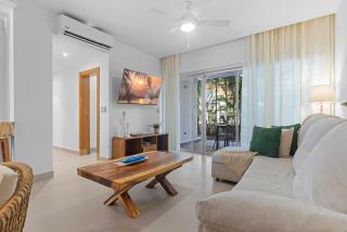 Relax and Peace 2BR Apt 30 sec close to the beach - 0