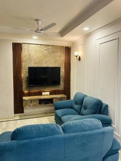Spacious 4BHK Apartment Madhav Retreat - 9