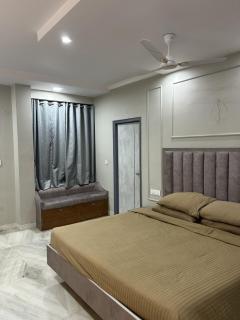 Spacious 4BHK Apartment Madhav Retreat - 6