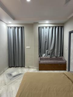 Spacious 4BHK Apartment Madhav Retreat - 5
