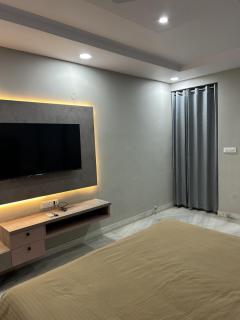 Spacious 4BHK Apartment Madhav Retreat - 3