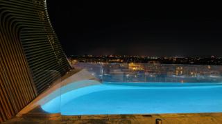 Luxury Sky Residence at Mercury Tower 22nd Floor Sea View Infinity Pool - 3