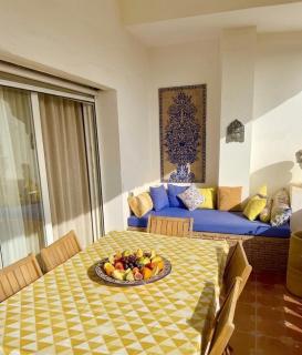 Beautiful 2 Bedroom Apartment with Pool and Beach - 2