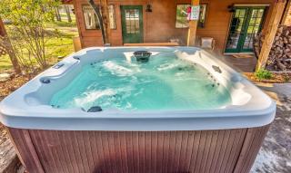 Log Cabin sleeps 20 with hot tub, EV Charger, firepit - 6