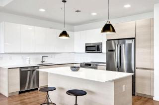 17WEST Spacious 3BR Apartment with Balcony 502 - 6