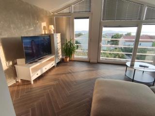 Iva Residence, sea view and free parking - 9