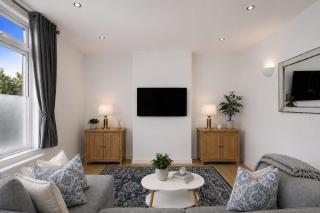 2 Bedroom Stylish Apartment in London - 1