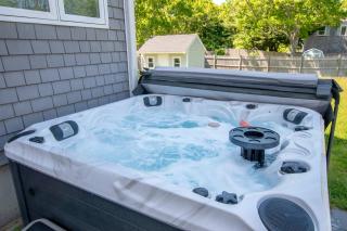 Stunningly Decorated Home with Hot Tub - 2