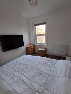Bright Beach Flat - 4 Mins from the Sea - 6