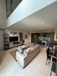 Cozy Abode by Embassy Gardens - 0