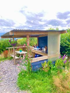 Luxury Stargazing Glamping - Seren Hardd with Hot Tub - 9