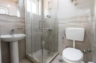 Golden House Apartments - 9
